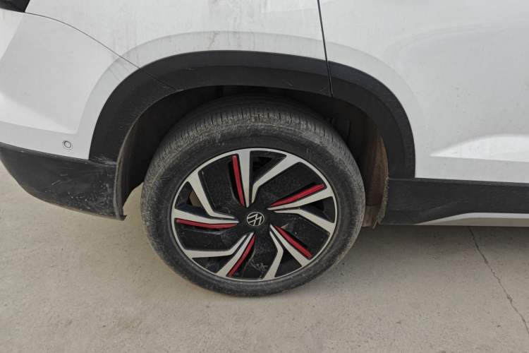 Used Volkswagen Tharu 2024 300TSI Two-Wheel-Drive Moon Luxury Edition
