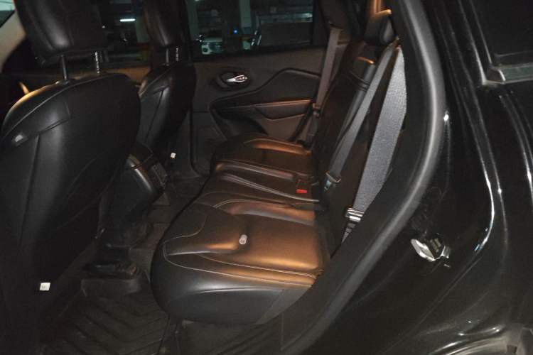 Used Jeep Cherokee 2017 2.4L Professional Edition
