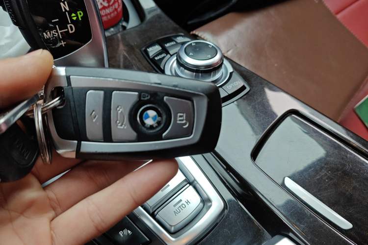 Used BMW 5 Series 2014 525Li Leading Model
