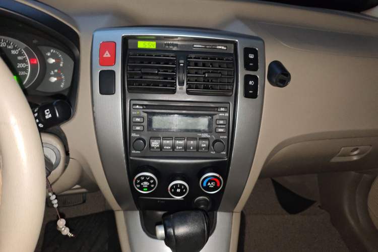 Used Hyundai Tucson 2009 2.0L Automatic Two-Wheel Drive with Sunroof