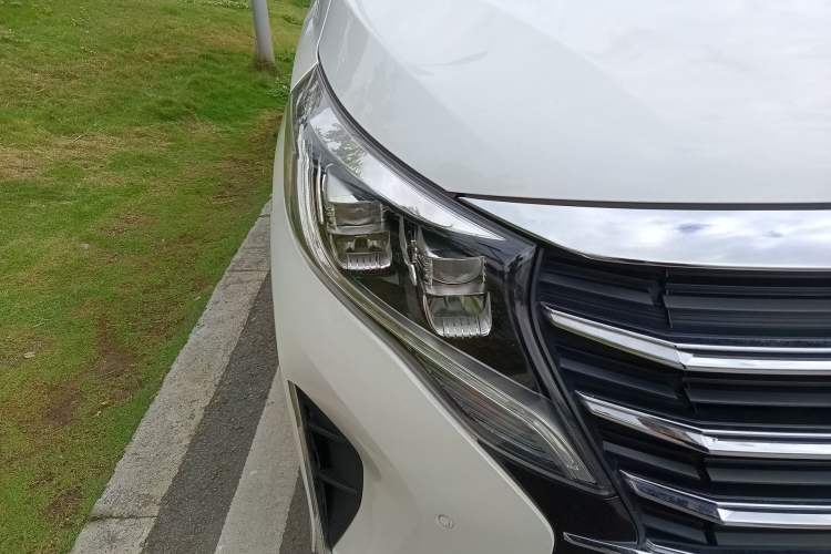 Used GAC Trumpchi M8 2021 Lingxiu Series 390T Deluxe Edition Right Front Headlight