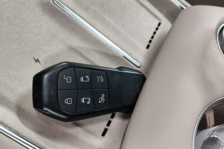 Used XPeng X9 2025 740 Ultra-Long Range Max
