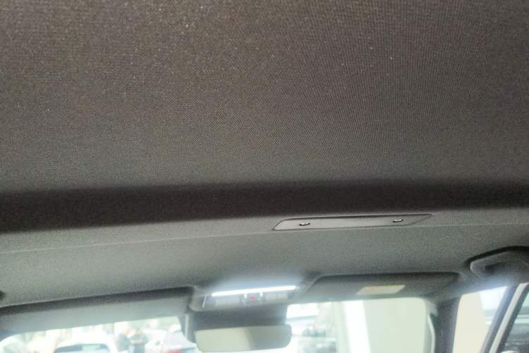 Used iCAR V23 2026 Model 401 Two-Wheel Drive Super Sports Edition Headliner