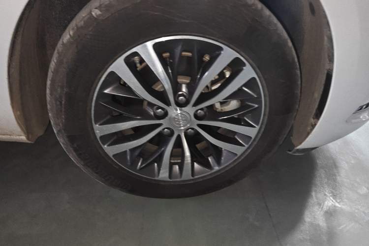 Used Buick GL8 2020 ES Land Cruiser 653T Comfort Edition Right Front Wheel Hub