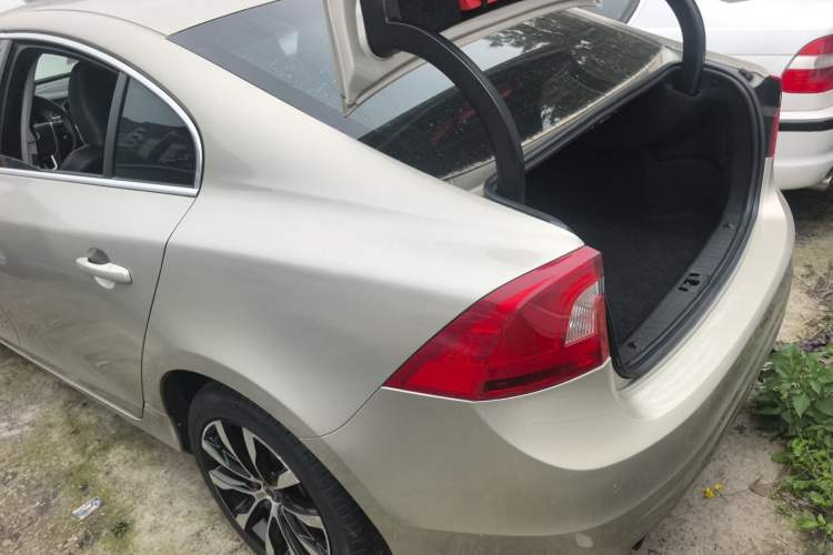 Used Volvo S60 2018 S60L T3 Smart Progress Edition Rear Left 45 Deg