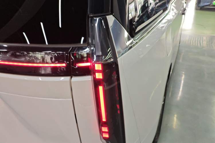 Used SAIC MAXUS Dajia 7 2024 Super Hybrid Ultra-Long Range Edition – Premium Version
