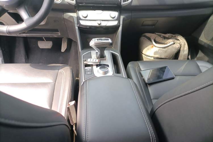 Used Great Wall Poer 2020 2.0T Commercial Version Automatic Diesel Two-Wheel Drive Elite Trim with Long Bed – GW4D20M Gear Lever