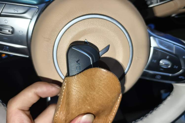 Used VOYAH FREE 2021 Four-Wheel Drive Standard Range-Extended Exclusive Luxury Package Vehicle Key