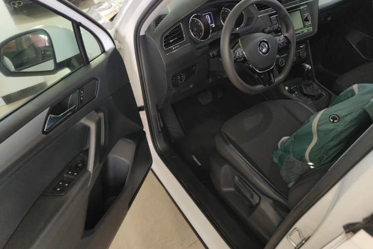 Used Volkswagen Tiguan L 2019 330TSI Automatic Two-Wheel Drive Luxury Edition China VI Standard