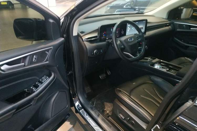 Used Ford Edge 2021 PLUS EcoBoost 245 Two-Wheel-Drive Titanium 7-Seater Driver Seat