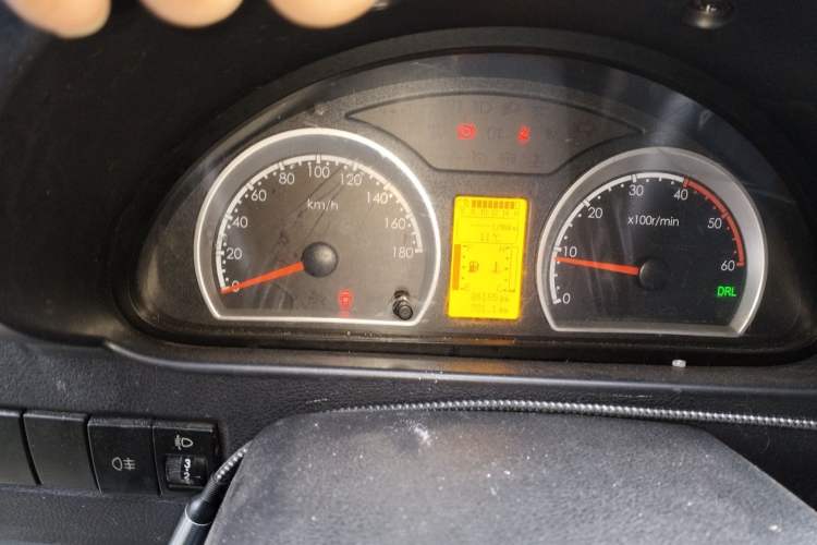 Used Dongfeng Yufeng 2021 2.3T Power King Front-Drive Logistics Van Long Wheelbase Mid-Roof 6–9 Seats China VI Standard M9T Instrument Cluster