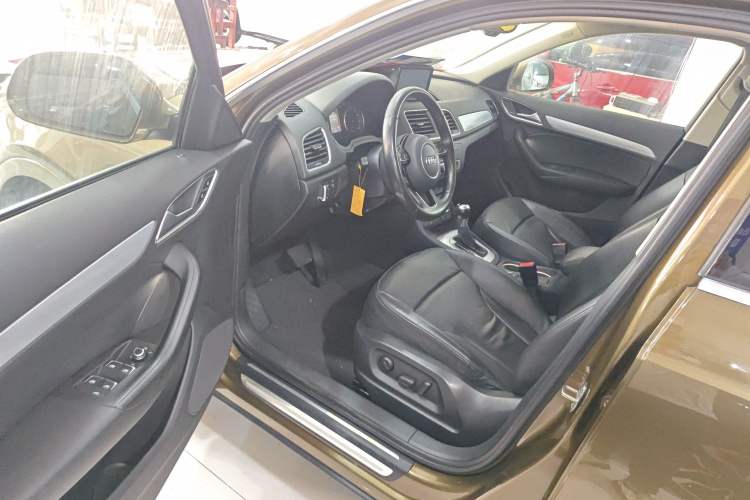 Used Audi Q3 2015 35 TFSI quattro Technology Edition Driver Seat