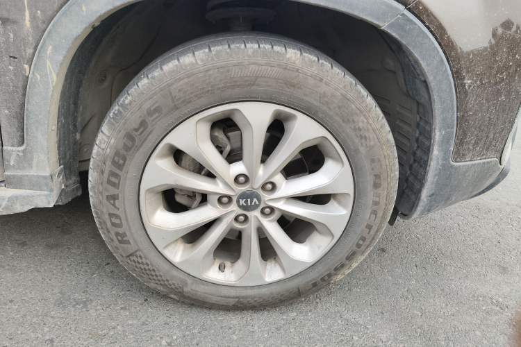Used Kia Sorento 2013 2.4L 7-Seater Gasoline Luxury Version China IV Standard Exterior 7