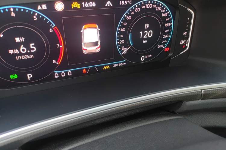 Used Volkswagen T-ROC 2023 300TSI DSG Two-Wheel-Drive Chen Guang Edition
