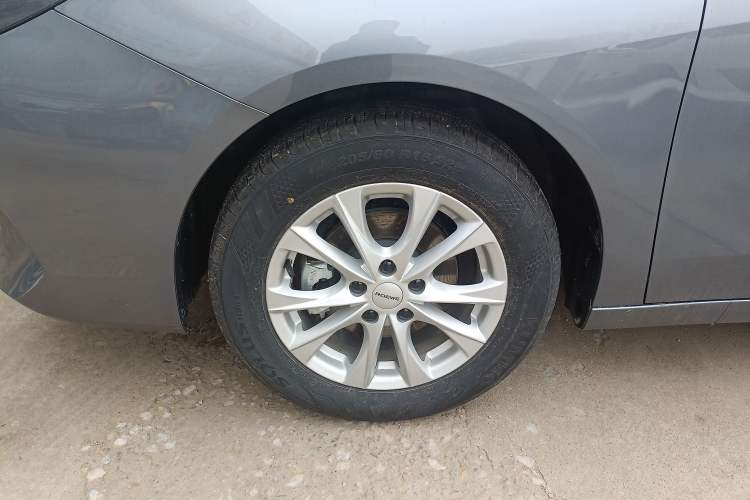 Used Roewe i5 2026 Model 1.5L Manual Comfort Version
