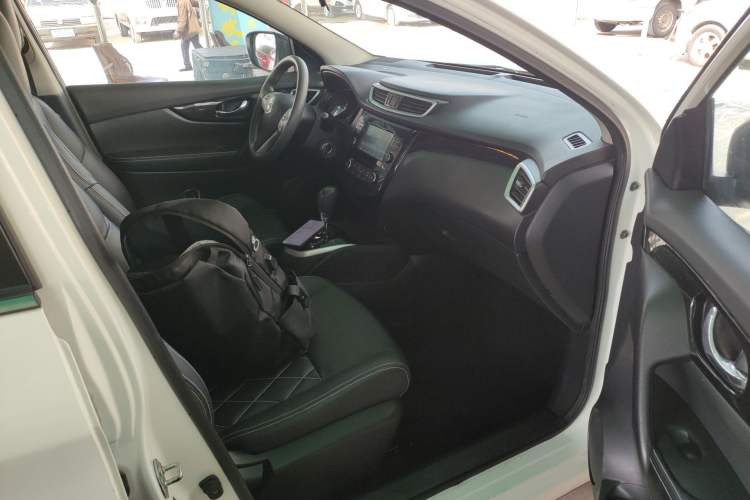 Used Nissan Qashqai 2017 2.0L CVT Elite Edition China V Standard Right Front Seat