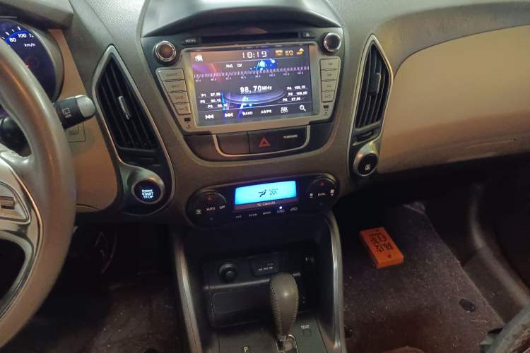 Used Hyundai ix35 2013 2.0L Automatic Two-Wheel Drive Smart GLS China IV Standard