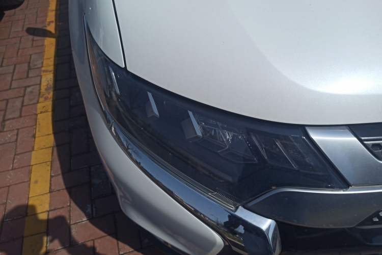 Used Mitsubishi Outlander 2019 2.4L 4x4 Zhi Xiang Edition 5 Seats China V Emission Standard Right Front Headlight