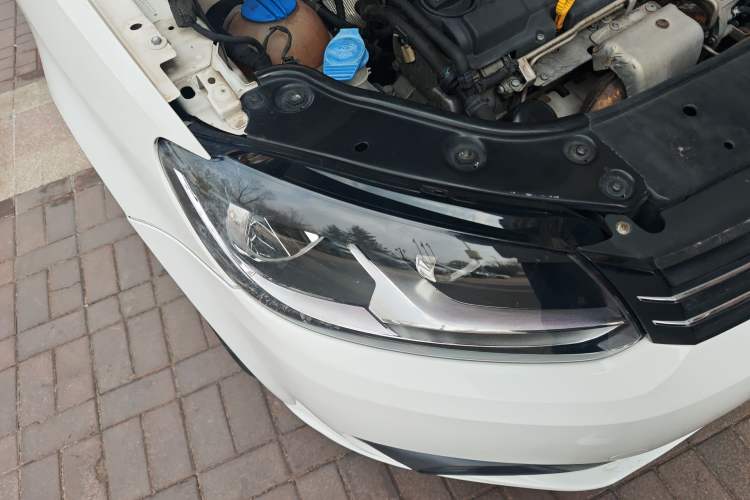 Used Volkswagen Touran 2015 1.4T DSG Comfort Edition 5 Seats Right Front Headlight