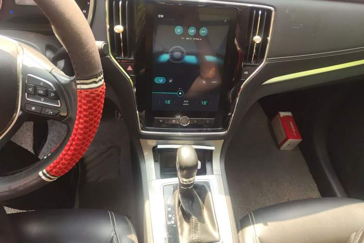 Used Roewe RX5 2016 20T Two-Wheel Drive Automatic Internet Smart Edition
