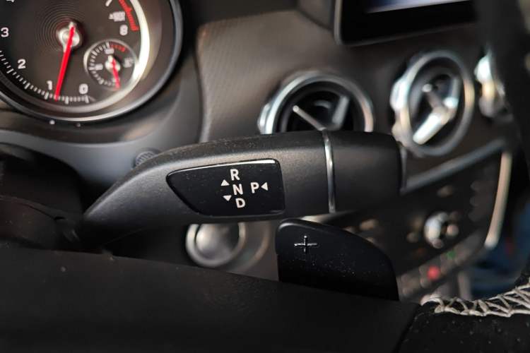 Used Mercedes-Benz GLA 2018 GLA 200 Fashion Model Gear Lever