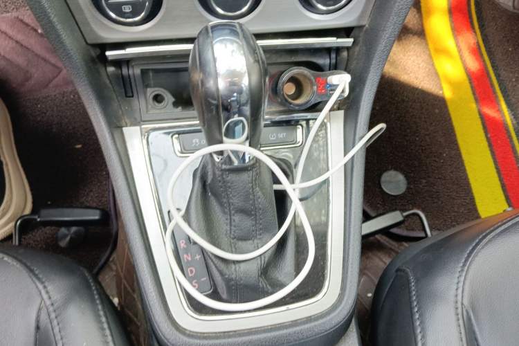 Used Volkswagen Lavida 2013 Revised Version 1.6L Automatic Luxury Edition Gear Lever