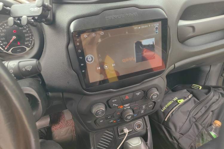 Used Jeep Renegade 2018 Connected Large Screen Version 180T Automatic Jingneng Version Audio And AC Panel