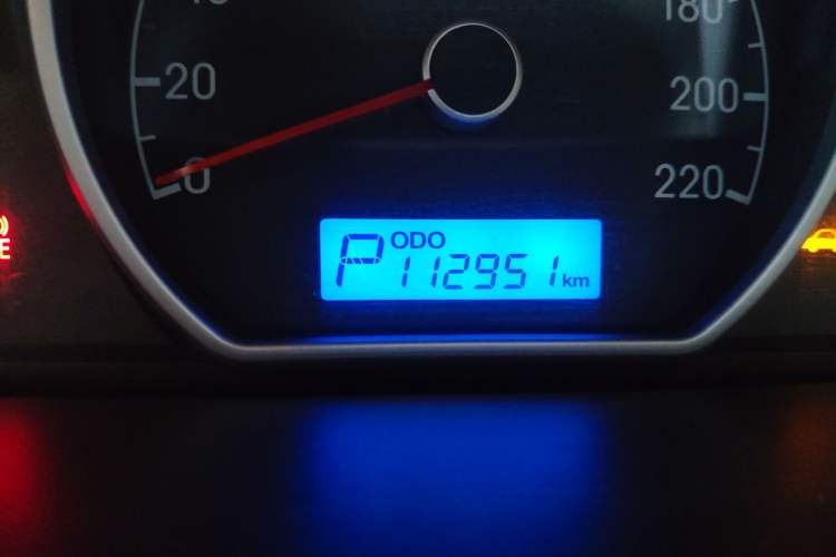 Used Hyundai Celesta 2011 1.6L Automatic Comfort Edition Odometer Close Up