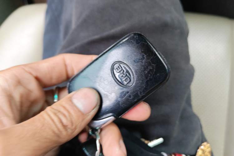 Used BYD M6 2013 2.4L Manual Luxury Model