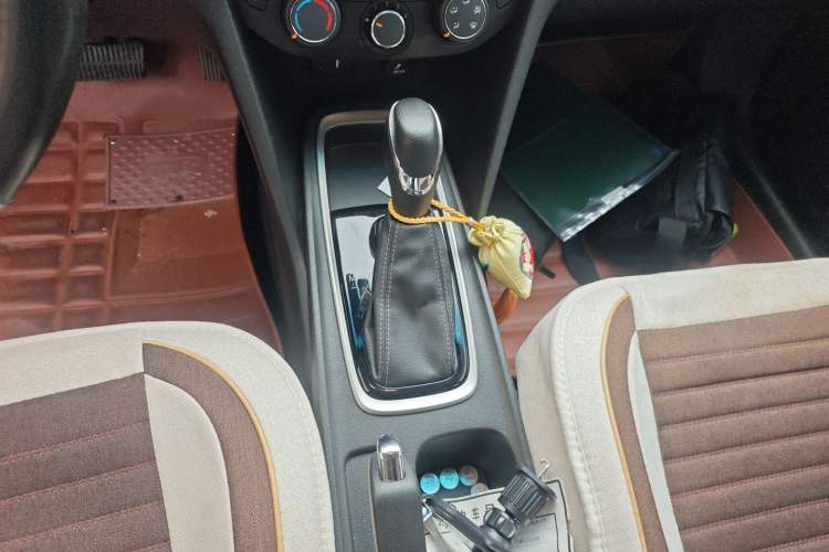 Used Chevrolet Monza 2020 320 Automatic Enjoyment Edition Gear Lever