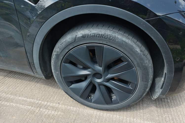 Used Tesla Model Y 2023 Long-Range All-Wheel-Drive Version
