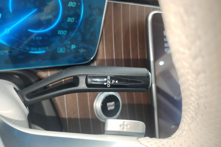 Used Mercedes-Benz EQE SUV 2024 500 4MATIC Luxury Edition Gear Lever