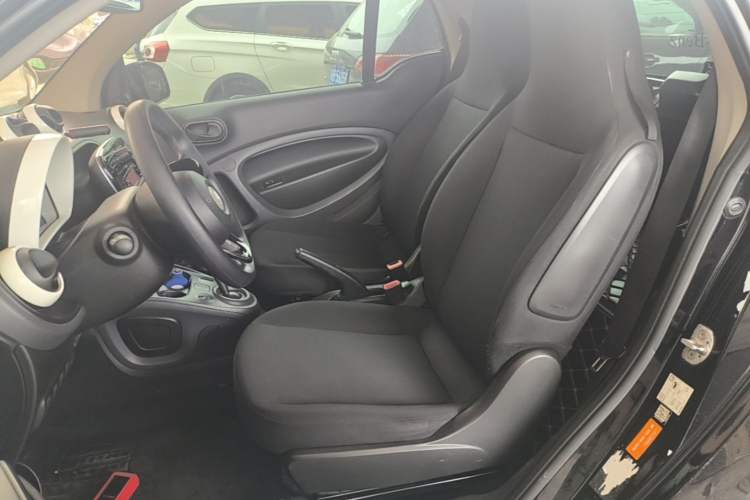Used smart fortwo 2015 1.0L 52 kW hardtop Dynamic version
