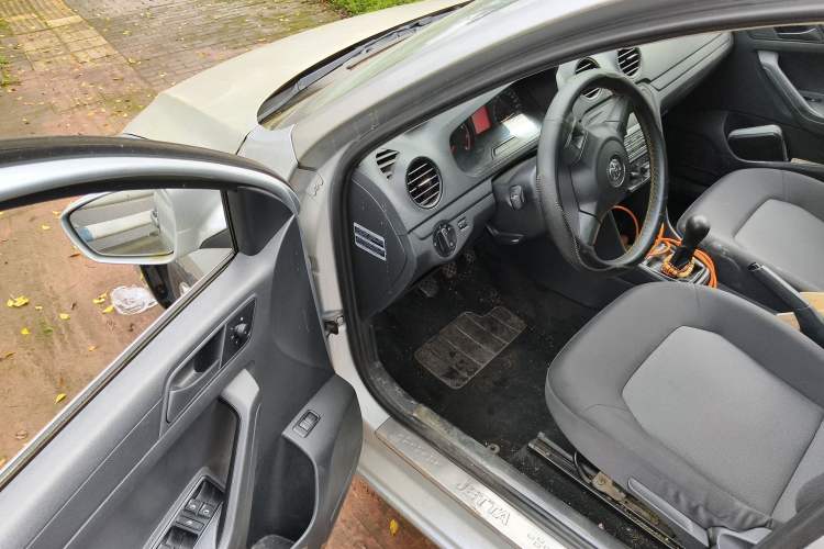 Used Volkswagen Jetta 2015 Value Edition 1.6L Manual Fashionable Style
