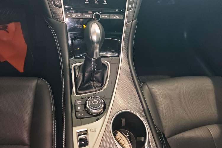 Used Infiniti Q50L 2016 2.0T Enjoyment Edition Gear Lever