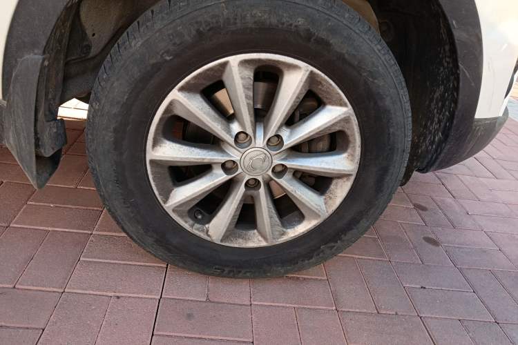 Used SsangYong Korando 2015 2.0L Two-Wheel Drive Manual ZhiZhen Edition Right Front Wheel Hub