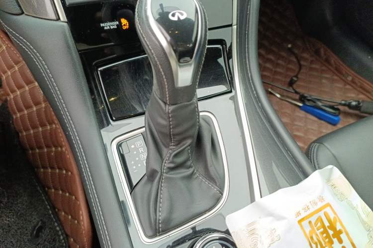 Used Infiniti Q50L 2018 2.0T Comfort Edition China V Standard Gear Lever