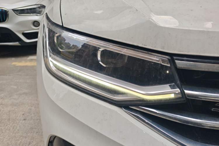 Used Volkswagen Tiguan L 2023 330TSI Automatic Two-Wheel Drive R-Line Enjoyment Edition Right Front Headlight