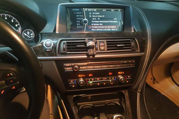 Used BMW 6 Series 2012 640i two-door coupe Audio And AC Panel