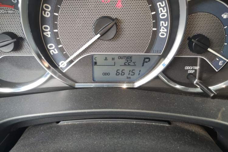 Used Toyota Corolla 2014 1.6L CVT GL Odometer Close Up