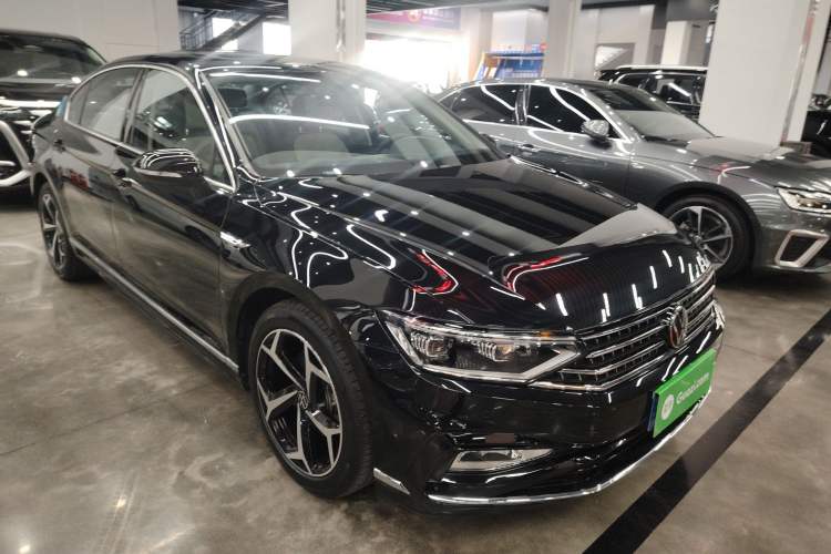 Used Volkswagen Magotan 2023 2 Million Units Commemorative Edition 330TSI DSG Luxury Version Front Right 45 Deg