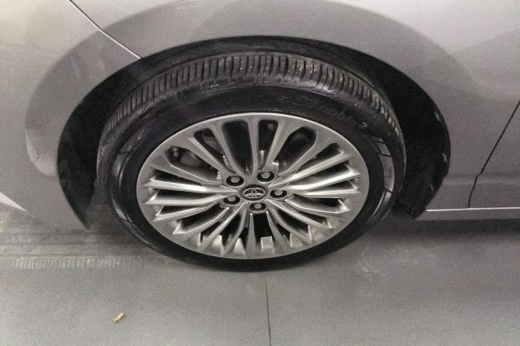 Used Toyota Avalon 2019 Dual-Engine 2.5L XLE Prestige Version China VI Standard