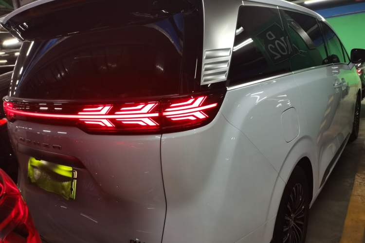 Used Denza D9 2024 DM-i 1050 Luxury Model