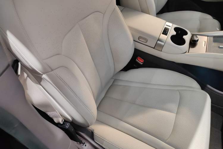 Used Denza Z9 2024 1100 km Four-Wheel Drive Max Version Right Front Seat