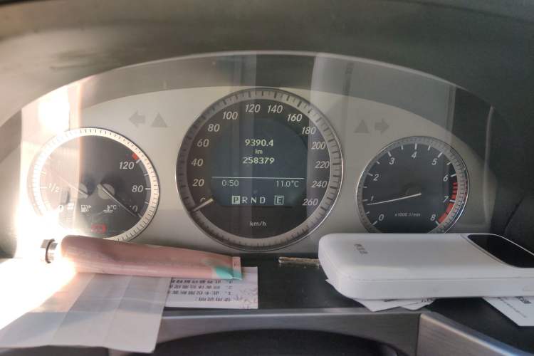 Used Mercedes-Benz GLK-Class 2011 GLK 350 4MATIC Odometer Close Up