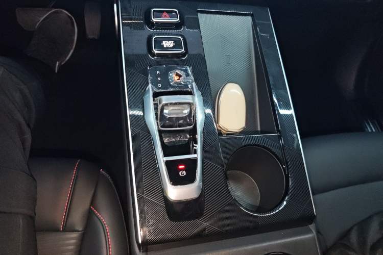 Used GAC Trumpchi EMKOO 2022 2.0 ATK TwinStar Pro Edition Gear Lever