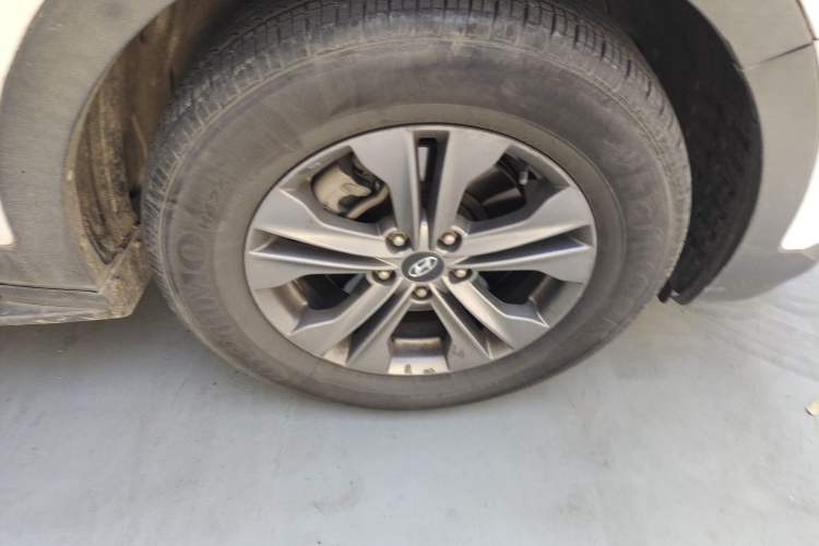 Used Hyundai Santa Fe 2013 2.4L Automatic 2WD Comfort Edition