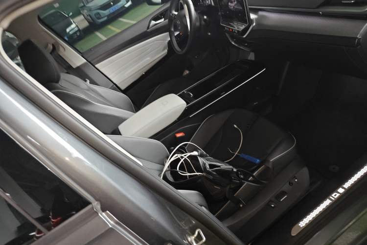 Used Volkswagen ID.6 X 2023 Pure Long-Range Version Right Front Seat