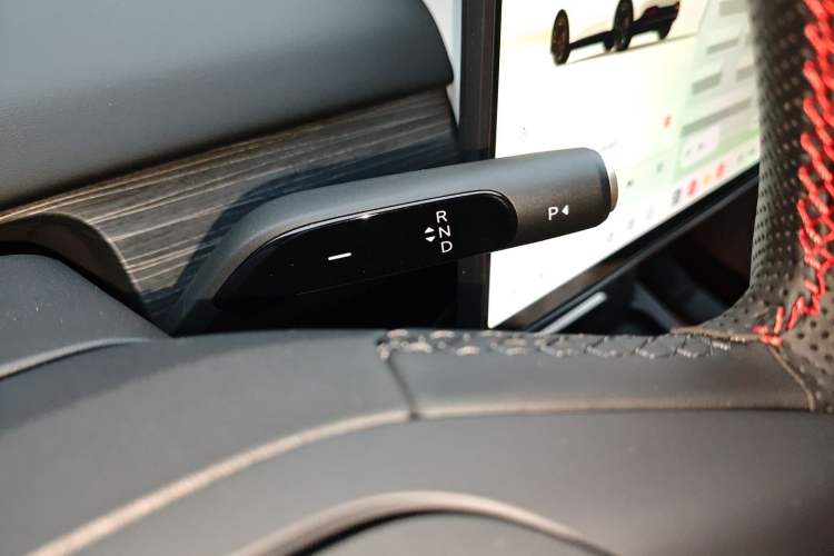 Used ONVO L60 2025 Model—60 kWh Rear-Wheel-Drive Version Gear Lever