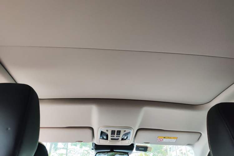 Used Wey VV5 2019 1.5T Two-Wheel-Drive Orange Edition Limited Model
